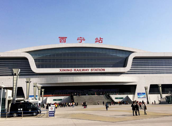 和县西宁高铁站